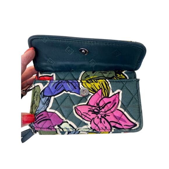 Vera Bradley All in One Zip Around Green Falling Flowers Quilted Wallet RFID - Picture 2 of 9